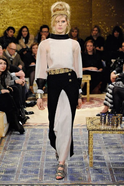 Look 60
